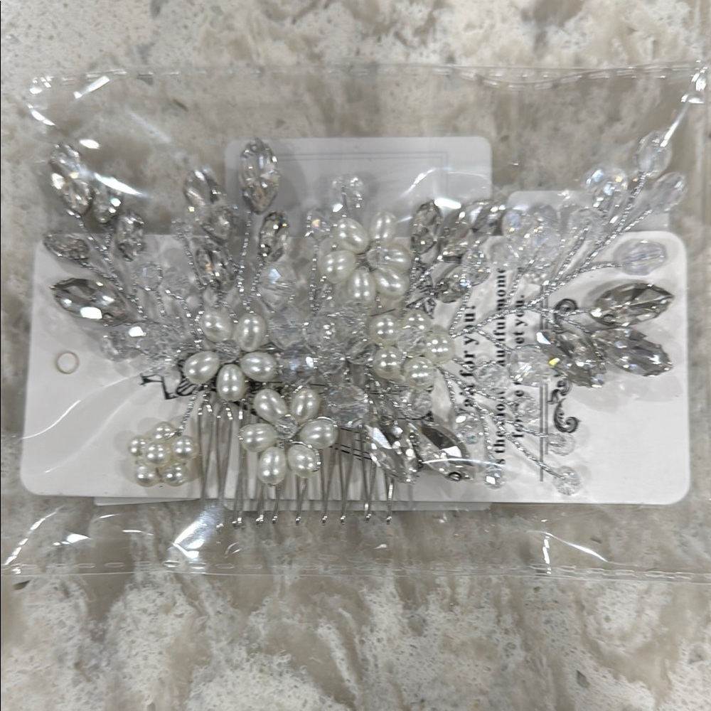 Elegant Silver and White Hair Comb